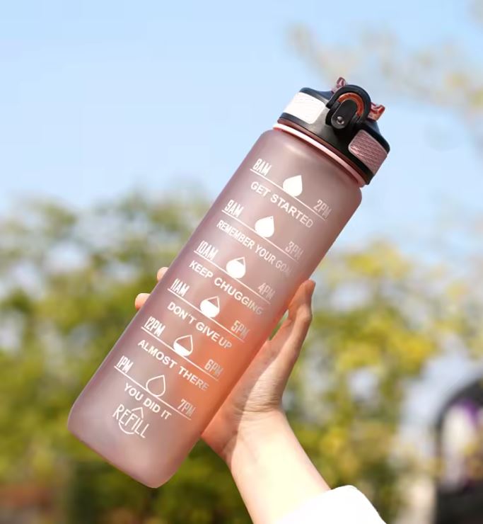 Gourde de sport graduée, avec paille - 1L